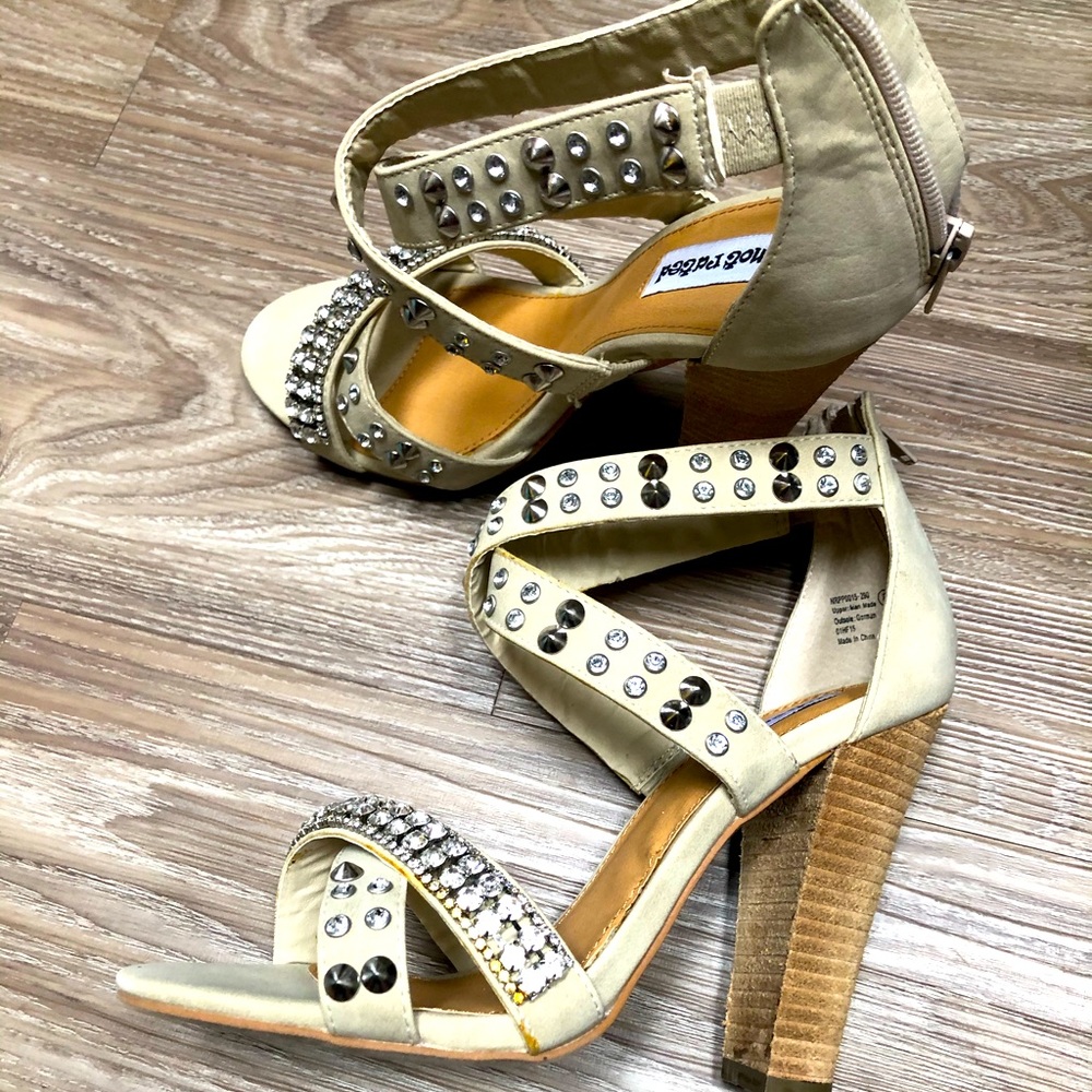 Cream Rhinestone Heels size 8 - Picture 2 of 5